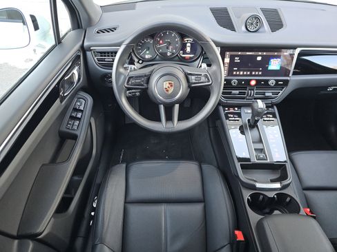 Certified 2025 Porsche Macan image 17