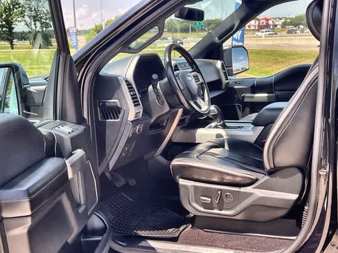 Used 2019 Ford F150 Platinum w/ Equipment Group 701A Luxury AWD/4WD image 3