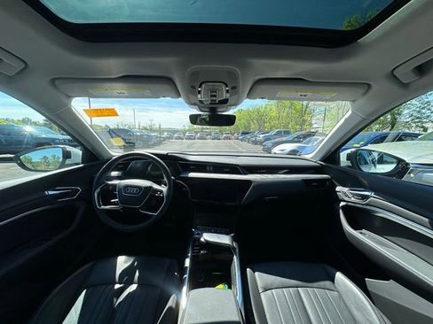 Used 2022 Audi e-tron Premium AWD/4WD image 2