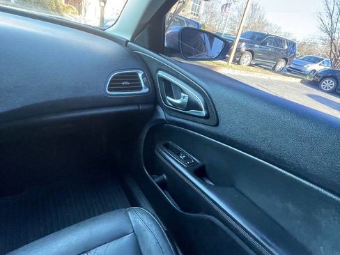 Used 2015 Chrysler 200 Limited image 27