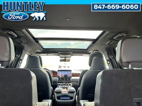 Used 2022 Lincoln Navigator Reserve AWD/4WD image 13