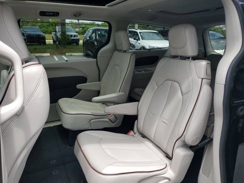 Used 2019 Chrysler Pacifica Limited FWD image 13