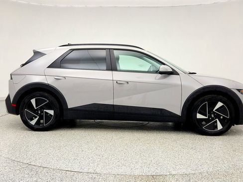 Used 2025 Hyundai Ioniq 5 SEL image 4