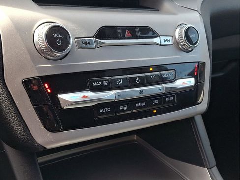 Used 2023 Ford Explorer XLT image 17