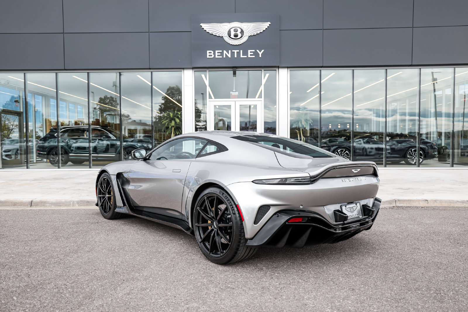 Used 2023 Aston Martin V12 Vantage RWD image 8