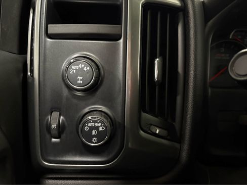 Used 2018 Chevrolet Silverado 1500 LT w/ Texas Edition image 28