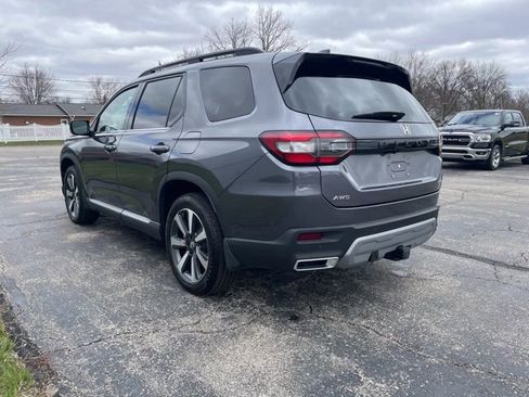 Used 2025 Honda Pilot Touring image 2