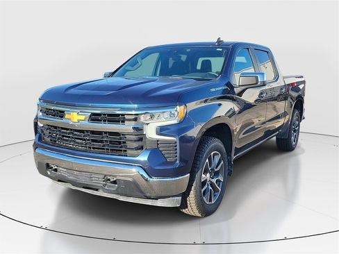 Used 2022 Chevrolet Silverado 1500 LT image 2