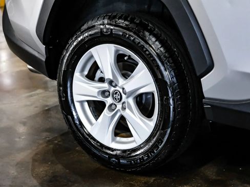 Used 2020 Toyota RAV4 XLE w/ Convenience Package FWD image 56