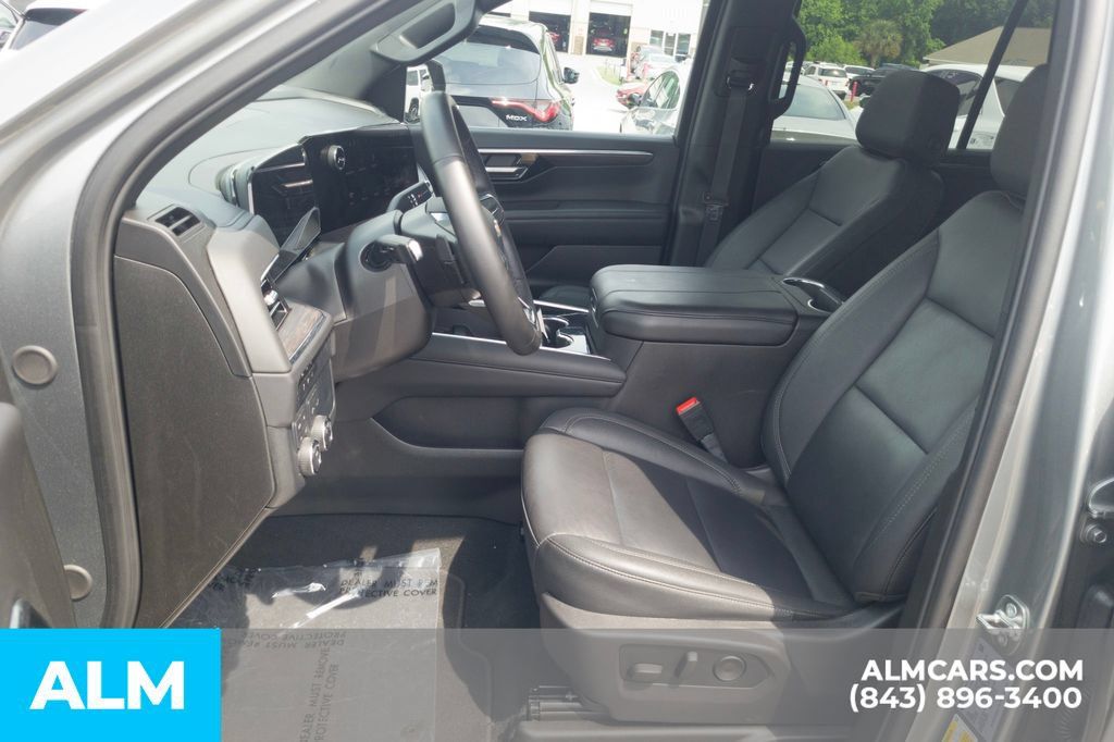 Used 2025 Chevrolet Tahoe LT AWD/4WD image 16