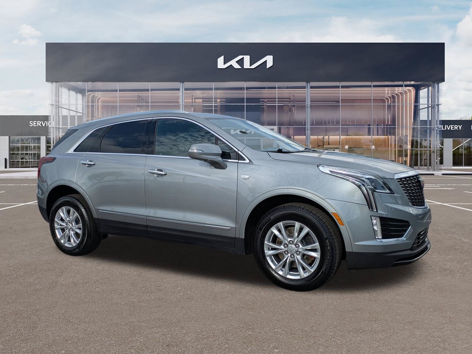 Used 2024 Cadillac XT5 Luxury FWD image 2