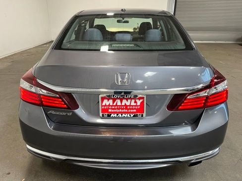 Used 2017 Honda Accord EX image 4