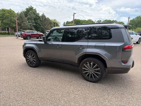 Used 2025 Lexus GX 550 w/ Cold Area Package AWD/4WD image 31