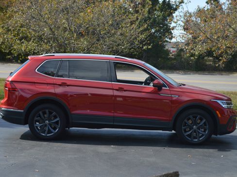 Used 2022 Volkswagen Tiguan SE image 12