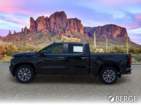 Used 2020 Chevrolet Silverado 1500 Custom w/ Custom Value Package RWD image 3