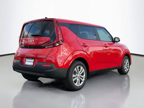 Used 2022 Kia Soul LX FWD image 2