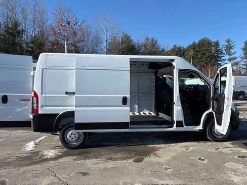 Used 2025 RAM ProMaster 2500 w/ Convenience Group image 17