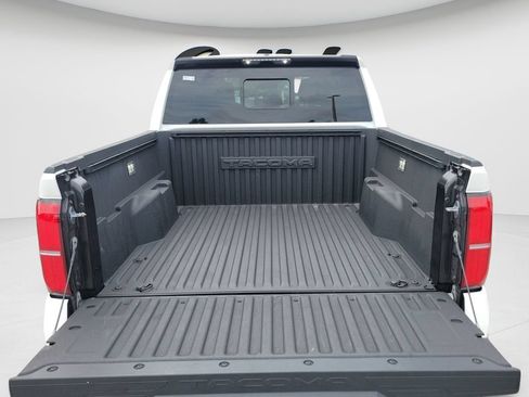 Used 2024 Toyota Tacoma SR5 w/ SR5 Upgrade Package AWD/4WD image 11