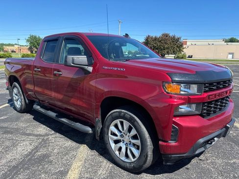 Used 2019 Chevrolet Silverado 1500 Custom w/ Infotainment Package AWD/4WD image 3