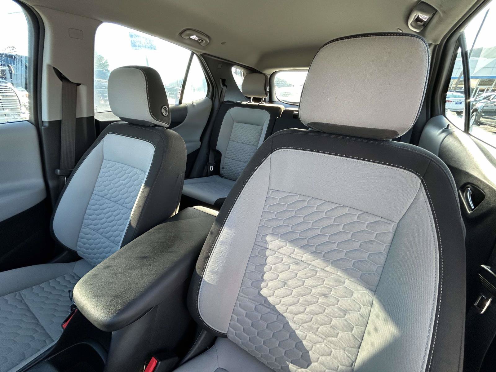 Used 2018 Chevrolet Equinox LS FWD image 17