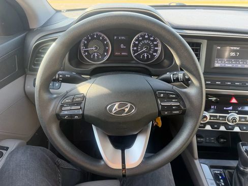 Used 2020 Hyundai Elantra SE image 13