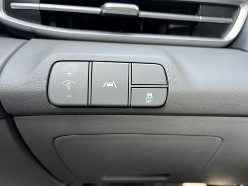 Used 2023 Hyundai Elantra SEL image 31