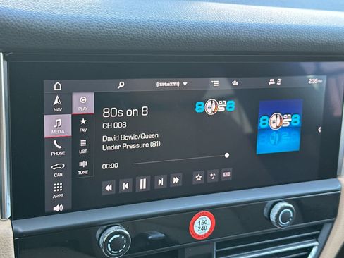 Certified 2025 Porsche Macan image 20