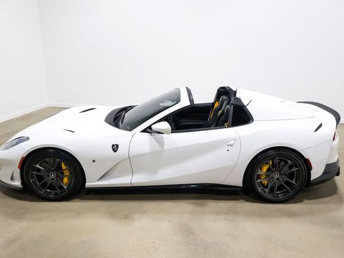 Used 2022 Ferrari 812 GTS RWD image 24