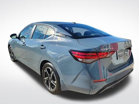 Used 2025 Nissan Sentra SV image 3