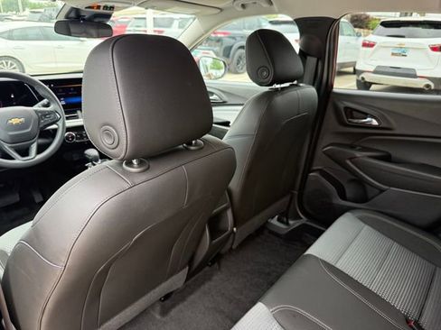 Used 2025 Chevrolet Trax LT FWD image 25