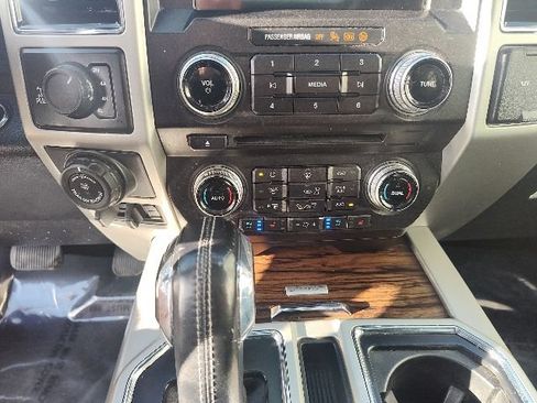 Used 2018 Ford F150 Lariat w/ Equipment Group 502A Luxury AWD/4WD image 24