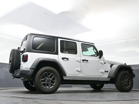 Used 2025 Jeep Wrangler Unlimited Sport AWD/4WD image 24