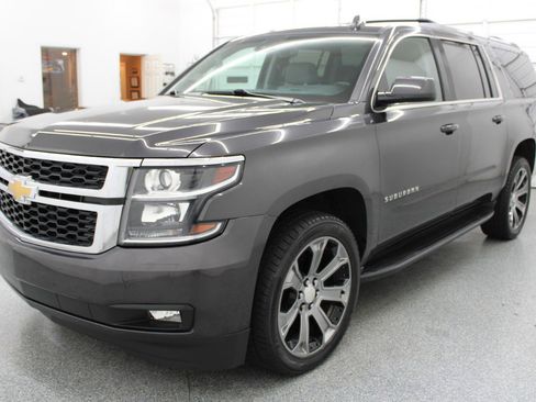 Used 2017 Chevrolet Suburban LT image 3