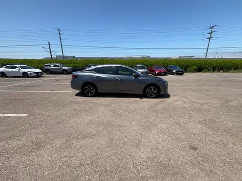 Used 2025 Nissan Sentra SV FWD image 16
