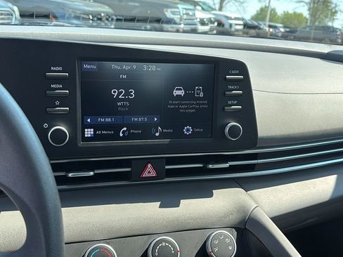Used 2024 Hyundai Elantra SE FWD image 19
