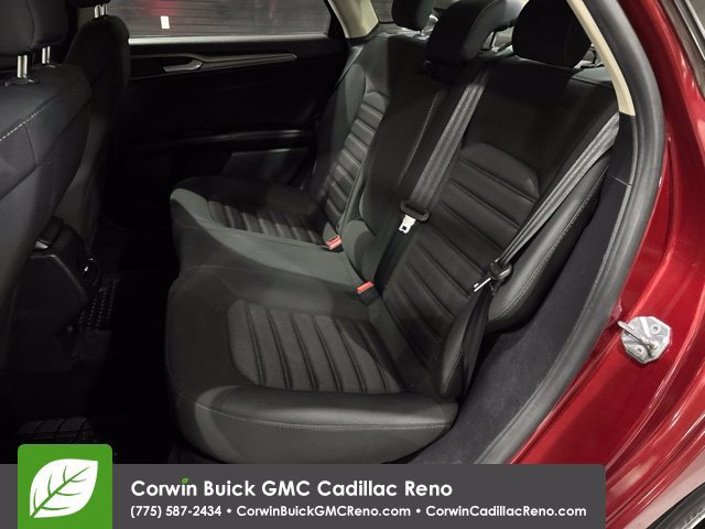 Used 2017 Ford Fusion SE FWD image 15