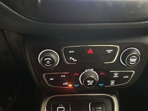 Used 2018 Jeep Compass Sport w/ Tech Group FWD image 26