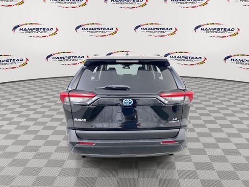 Used 2021 Toyota RAV4 LE AWD/4WD image 7