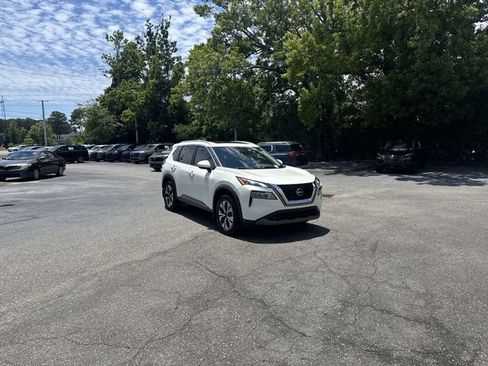 Used 2023 Nissan Rogue SV w/ SV Premium B Package FWD image 3