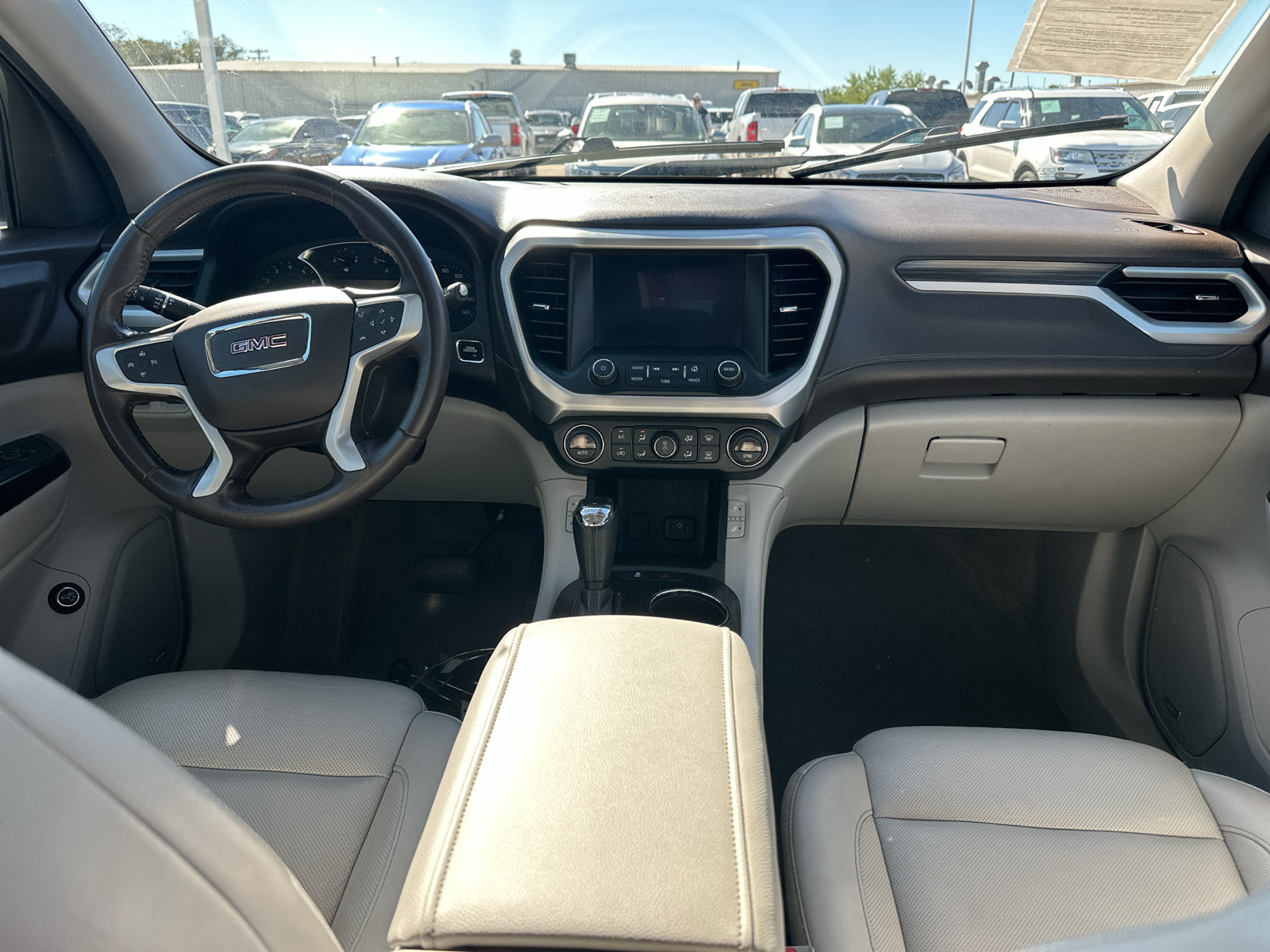 Used 2019 GMC Acadia SLT FWD image 3