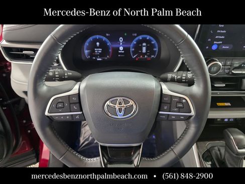 Used 2024 Toyota Highlander Limited AWD/4WD image 19