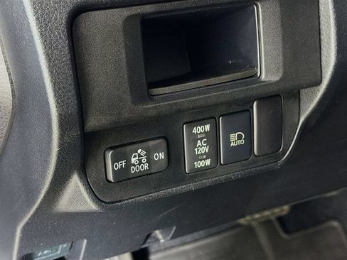 Used 2019 Toyota Tacoma TRD Off-Road w/ Technology Package AWD/4WD image 11