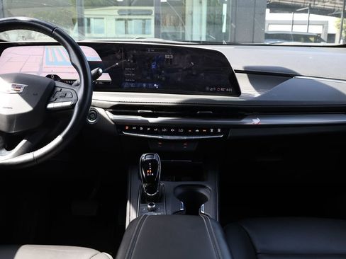 Used 2025 Cadillac XT4 Premium Luxury FWD image 26