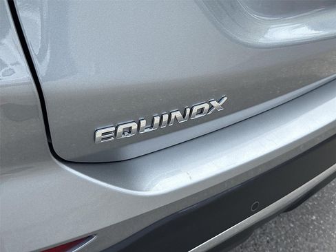 Used 2024 Chevrolet Equinox LT FWD image 28