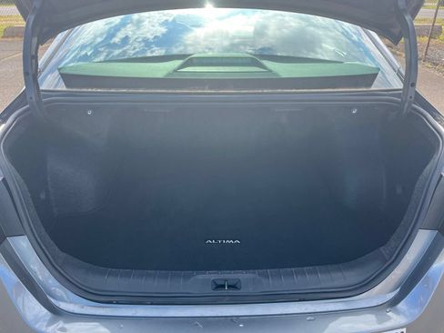 Used 2025 Nissan Altima 2.5 SV FWD image 32