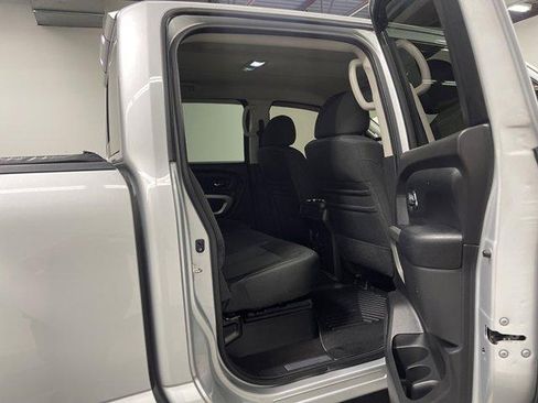 Used 2018 Nissan Titan SV w/ SV Convenience Package AWD/4WD image 14
