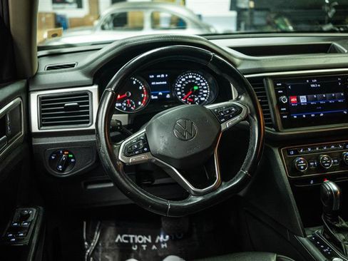 Used 2021 Volkswagen Atlas SE w/ Towing Package FWD image 17