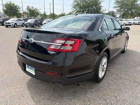 Used 2018 Ford Taurus SE FWD image 5