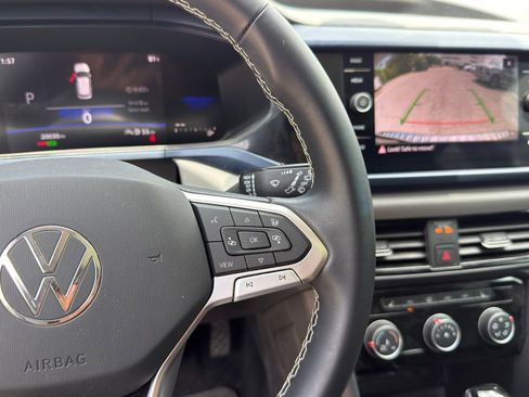 Used 2023 Volkswagen Taos SE w/ Panoramic Sunroof Package FWD image 18