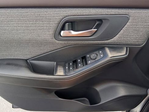 Used 2022 Nissan Rogue SV image 37